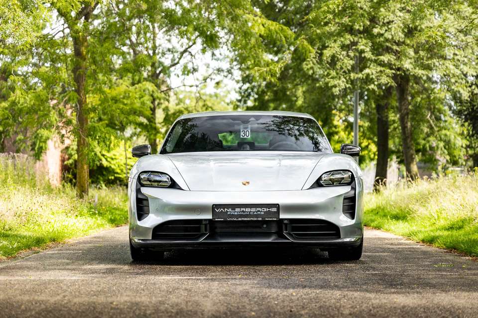 Porsche Taycan - Imagem 2