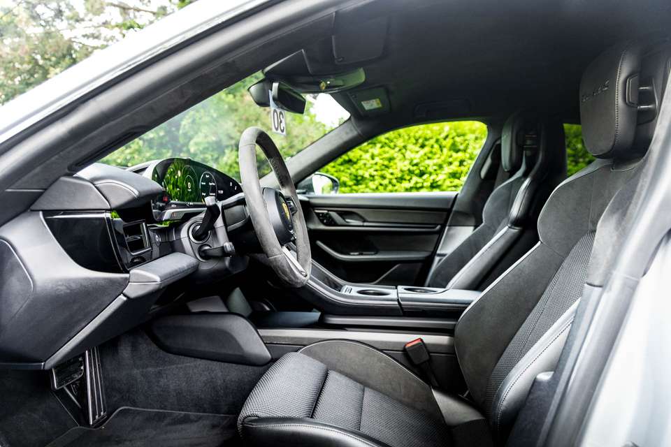 Porsche Taycan - Imagem 5
