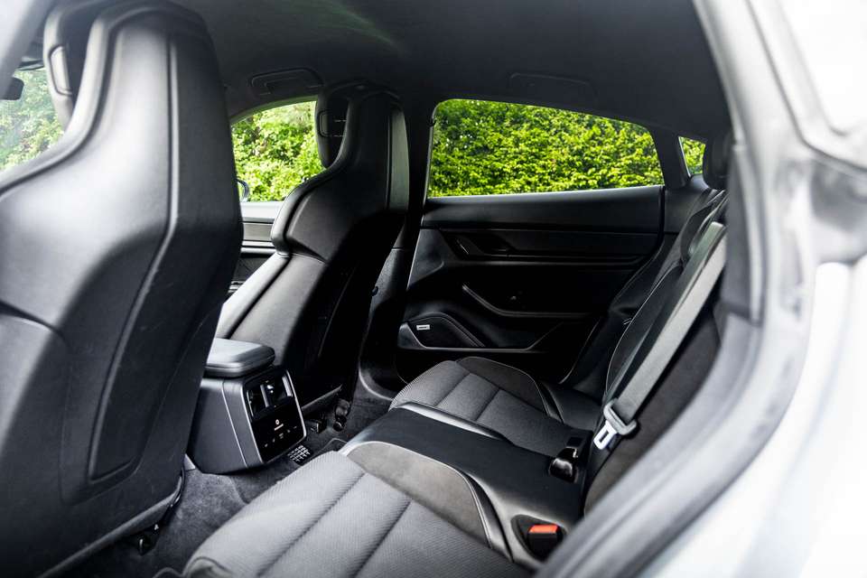 Porsche Taycan - Imagem 7