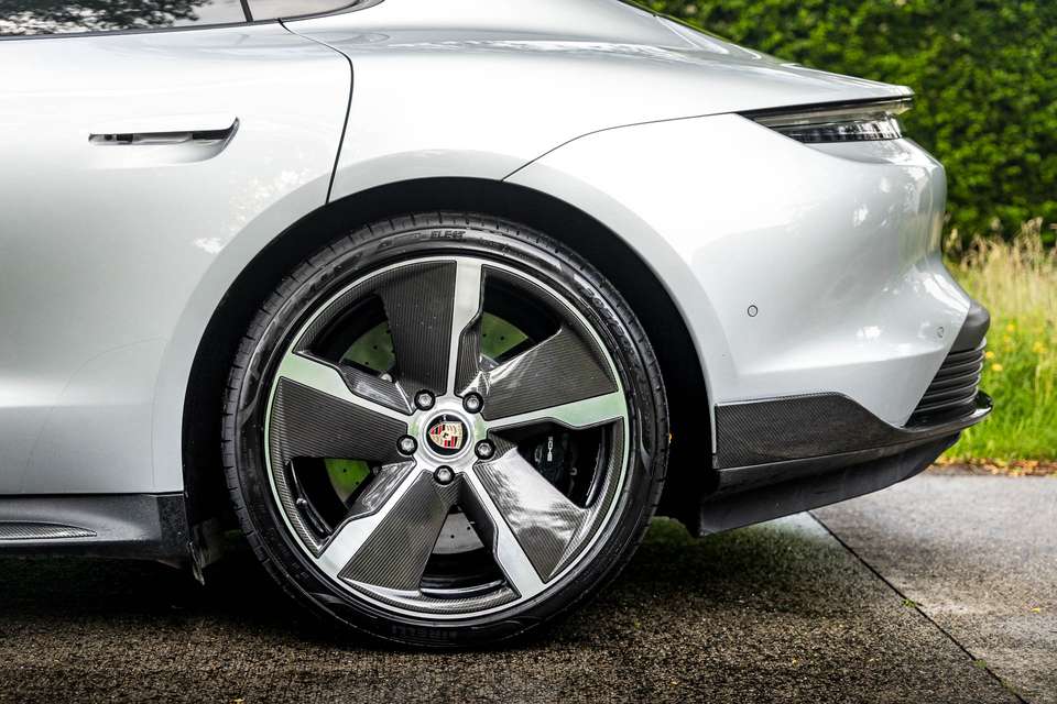 Porsche Taycan - Imagem 9