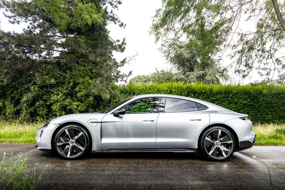 Porsche Taycan - Imagem 10