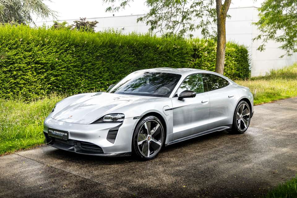 Porsche Taycan - Imagem 11