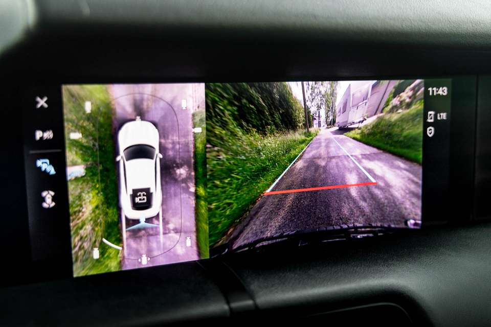 Porsche Taycan - Imagem 14