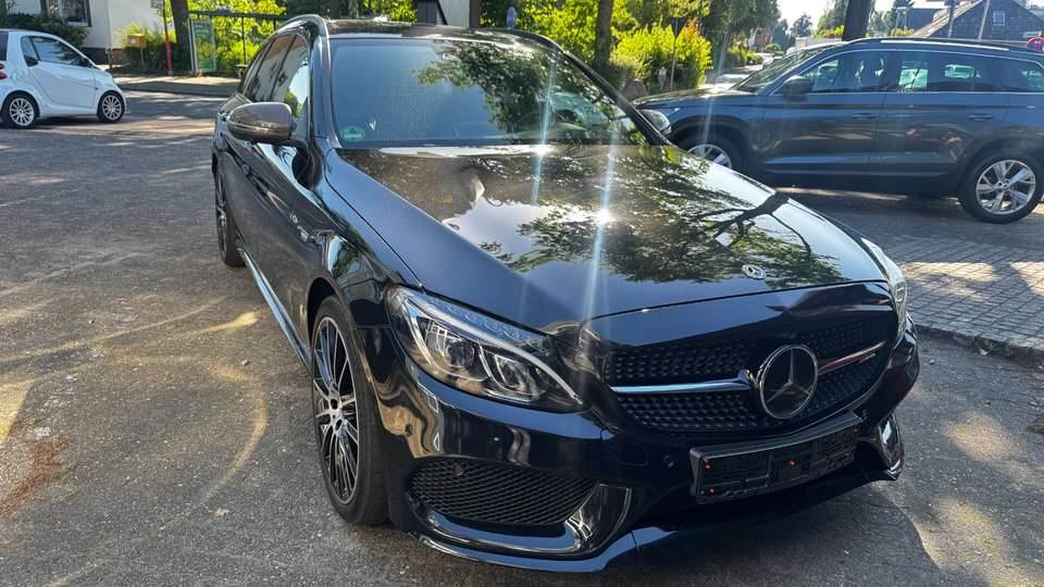 Mercedes-Benz C 43 AMG - Imagem 2