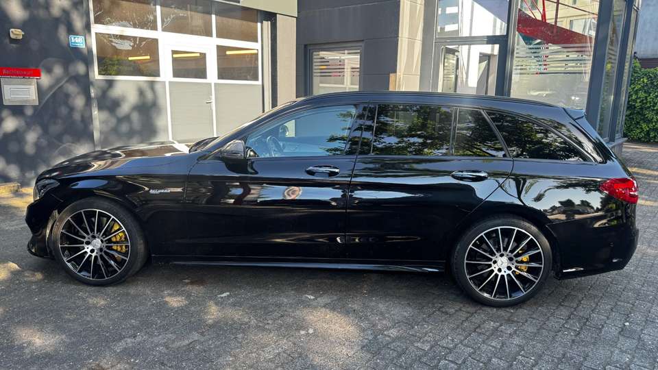 Mercedes-Benz C 43 AMG - Imagem 4