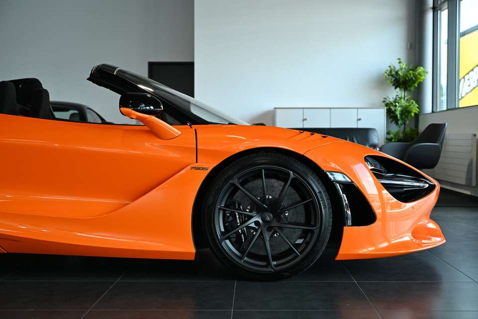 McLaren 750S - Imagem 15