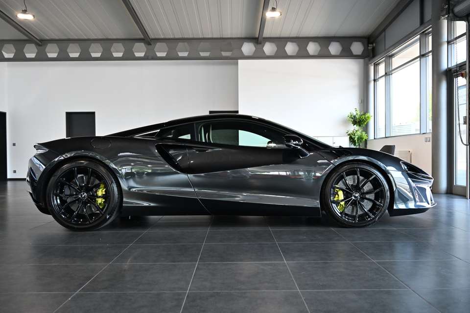 McLaren Artura - Imagem 9
