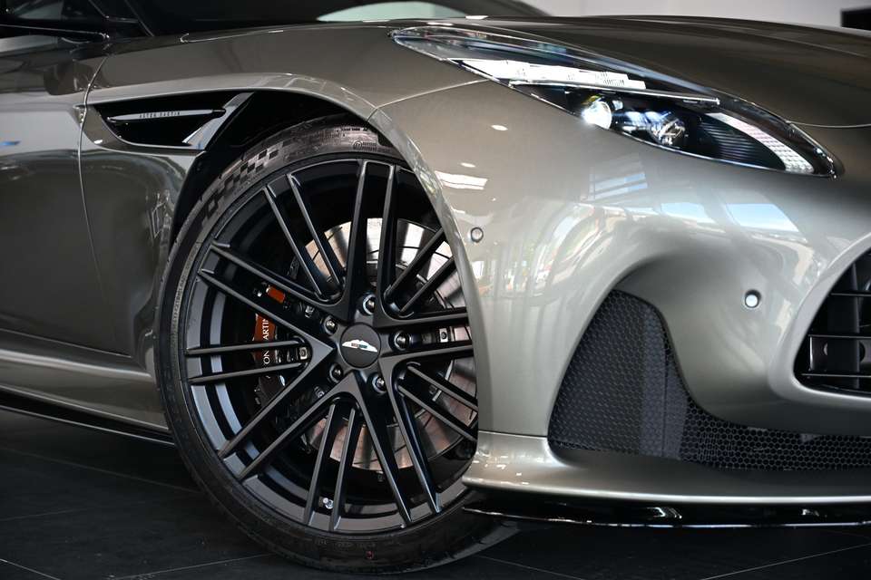 Aston Martin DB - Imagem 3