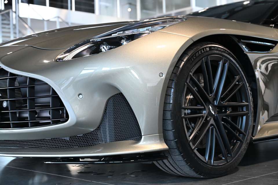 Aston Martin DB - Imagem 11