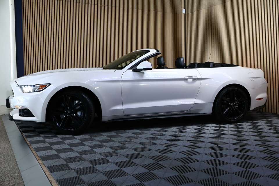 Ford Mustang - Imagem 9