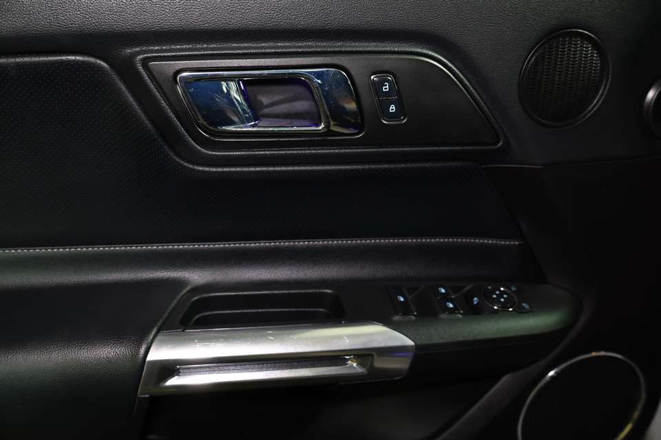Ford Mustang - Imagem 11