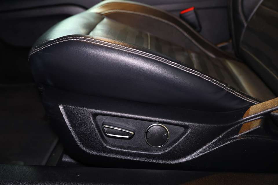 Ford Mustang - Imagem 13