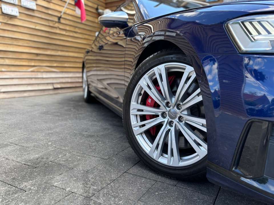 Audi S8 - Imagem 4