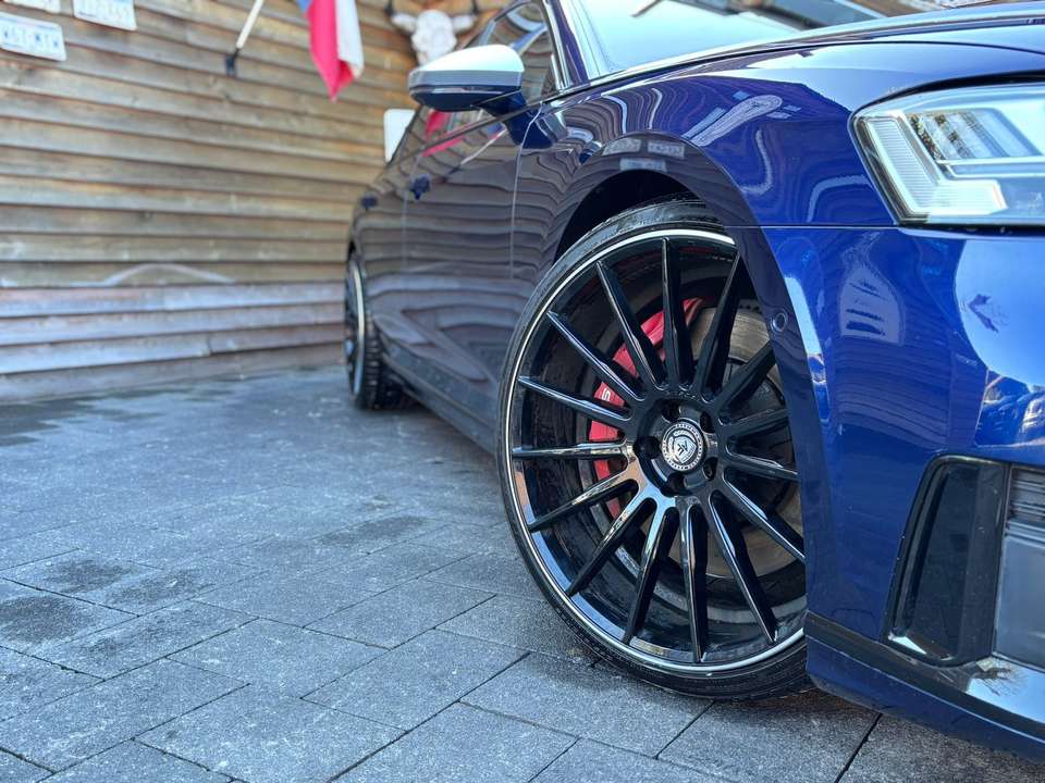 Audi S8 - Imagem 5