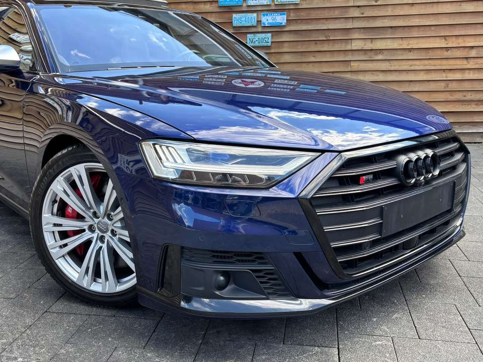 Audi S8 - Imagem 6