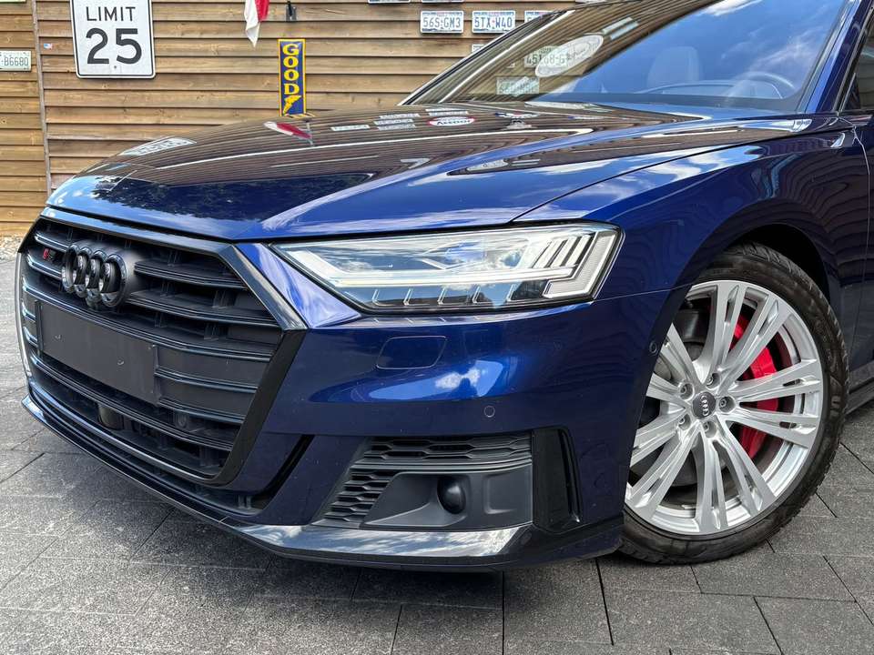 Audi S8 - Imagem 8