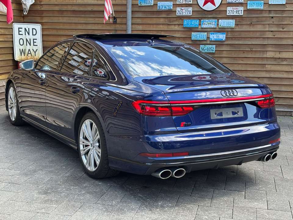 Audi S8 - Imagem 13