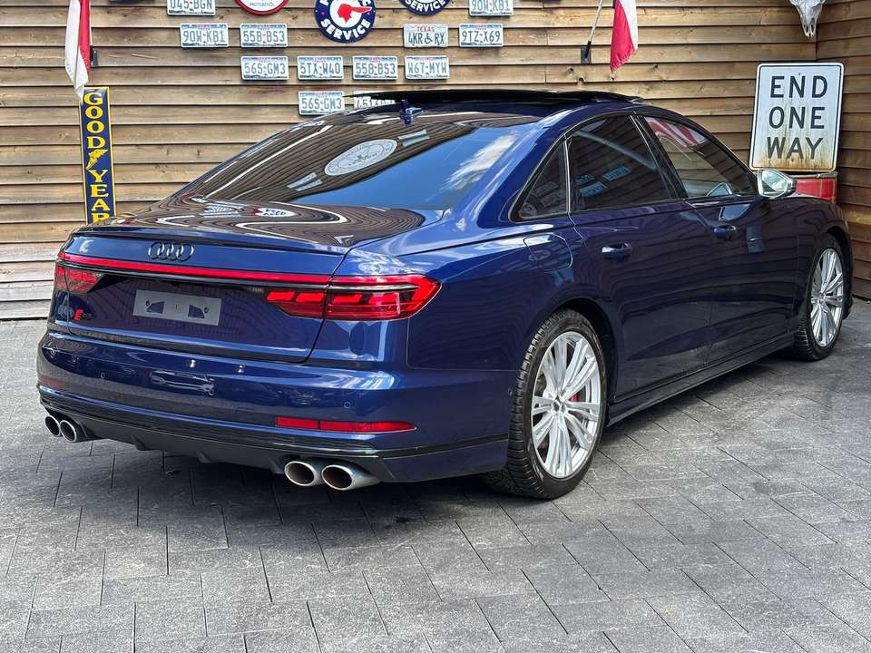 Audi S8 - Imagem 15