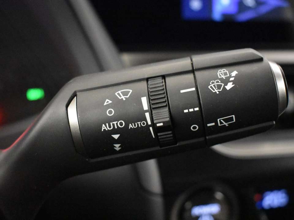 Lexus UX 250h - Imagem 15