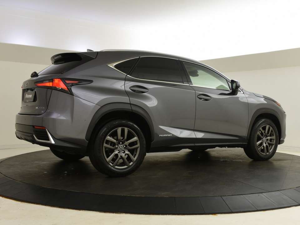Lexus NX 300h - Imagem 2