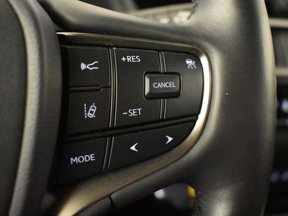 Lexus UX 250h - Imagem 16