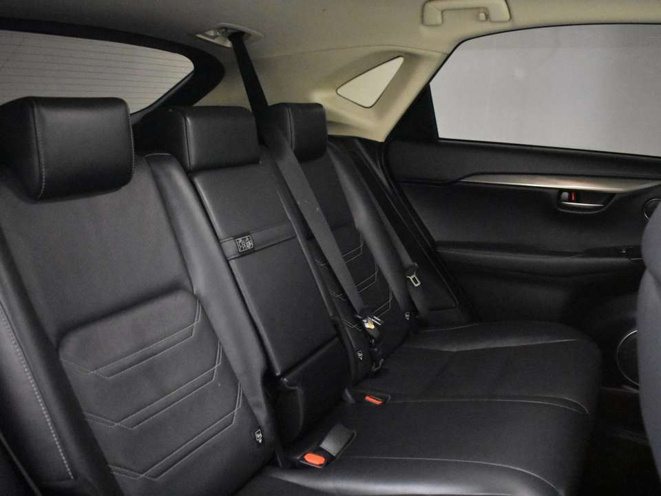 Lexus NX 300h - Imagem 9