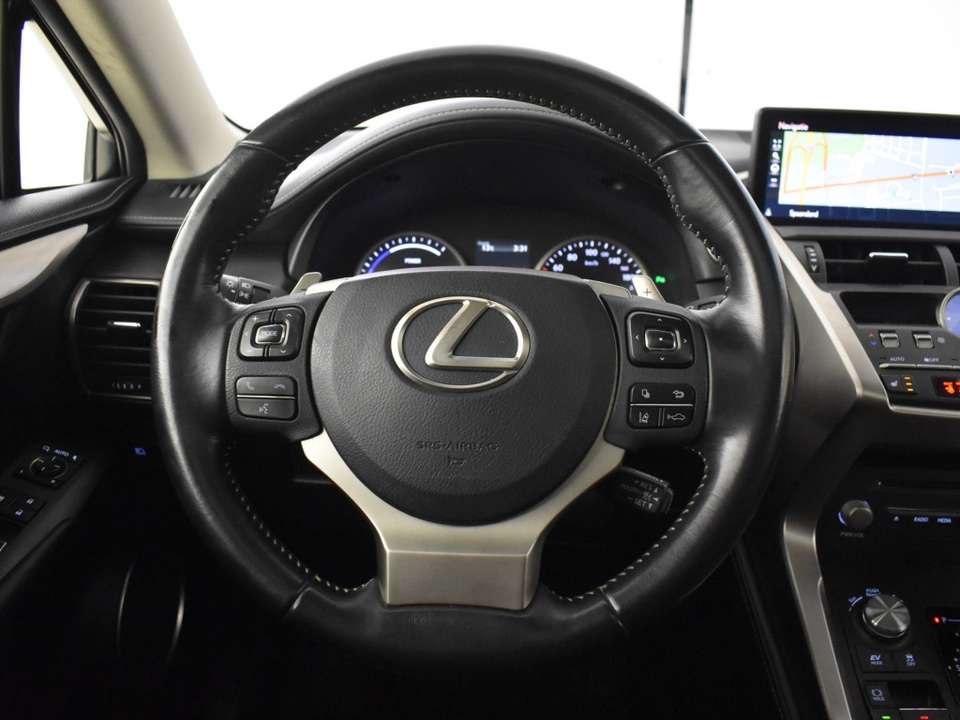 Lexus NX 300h - Imagem 11
