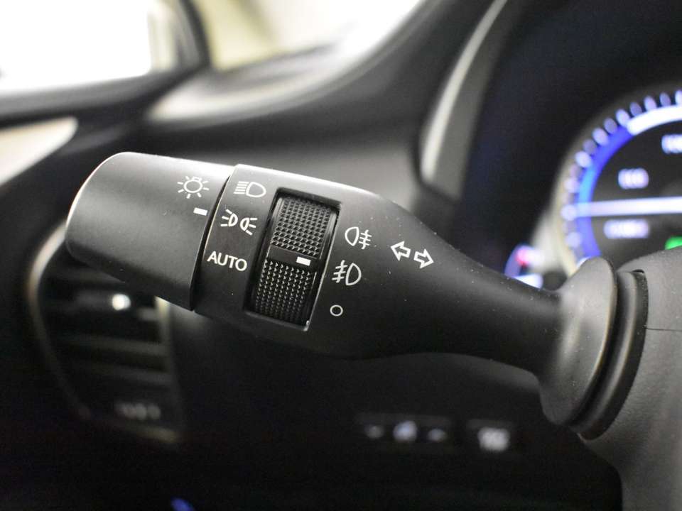 Lexus NX 300h - Imagem 14