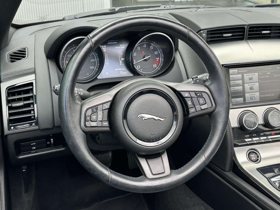 Jaguar F-Type - Imagem 11