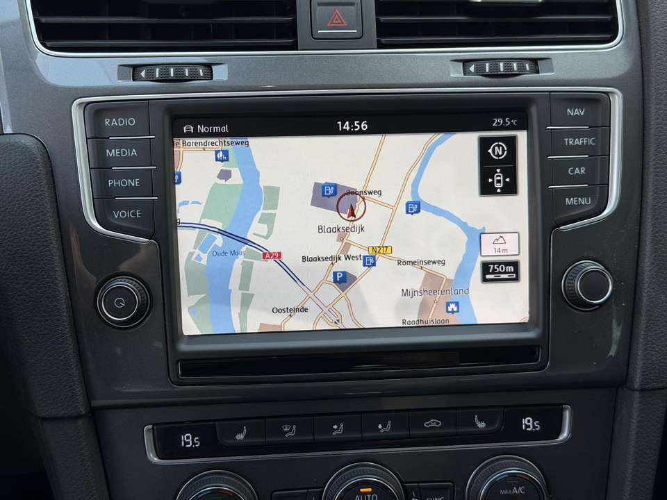 Volkswagen e-Golf - Imagem 14