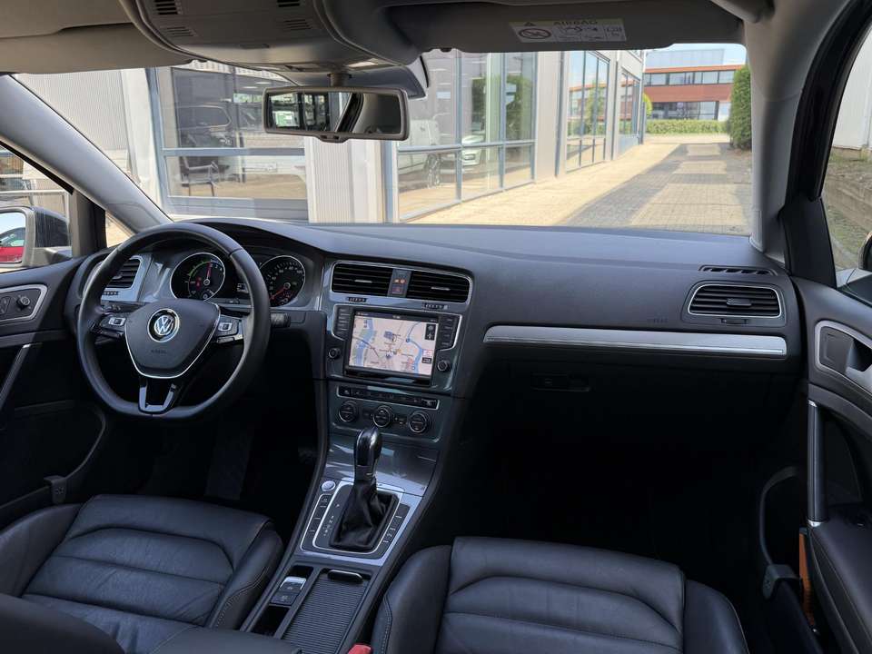 Volkswagen e-Golf - Imagem 19