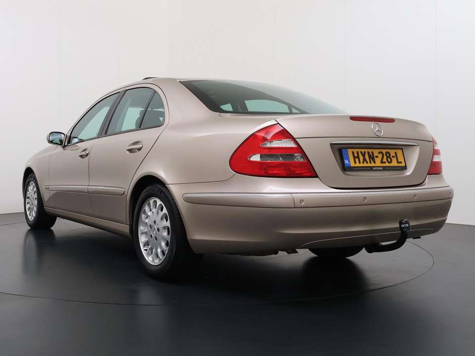 Mercedes-Benz E 240 - Imagem 2