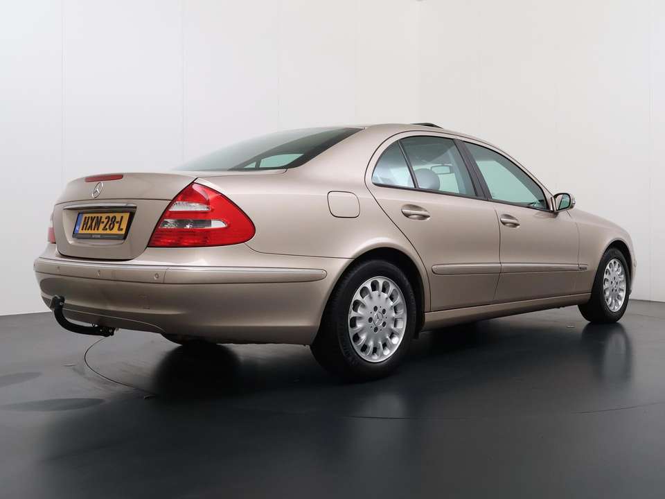 Mercedes-Benz E 240 - Imagem 3