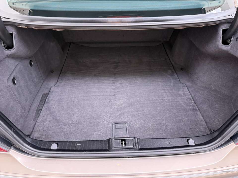 Mercedes-Benz E 240 - Imagem 8