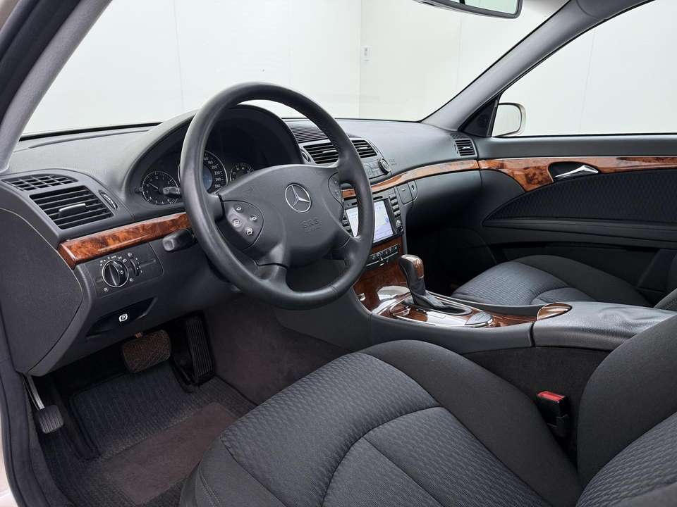 Mercedes-Benz E 240 - Imagem 13