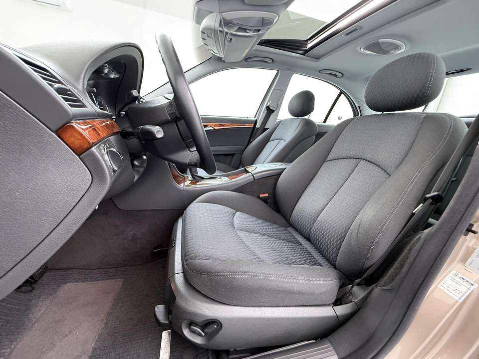Mercedes-Benz E 240 - Imagem 14