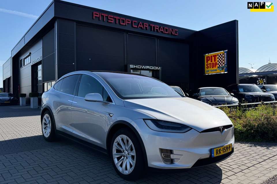 Tesla Model X - Imagem 1