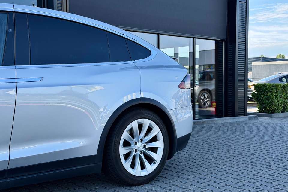 Tesla Model X - Imagem 5