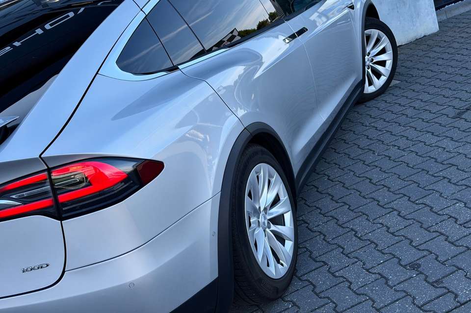 Tesla Model X - Imagem 8