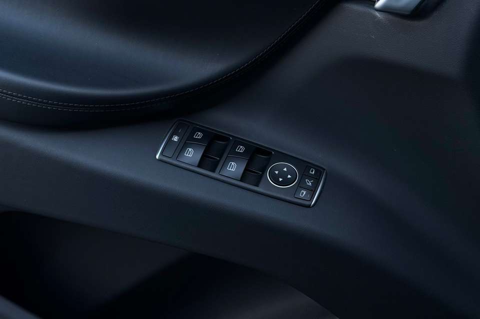 Tesla Model X - Imagem 12