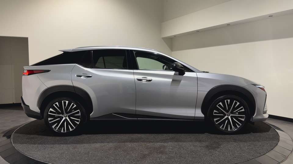 Lexus RZ - Imagem 2