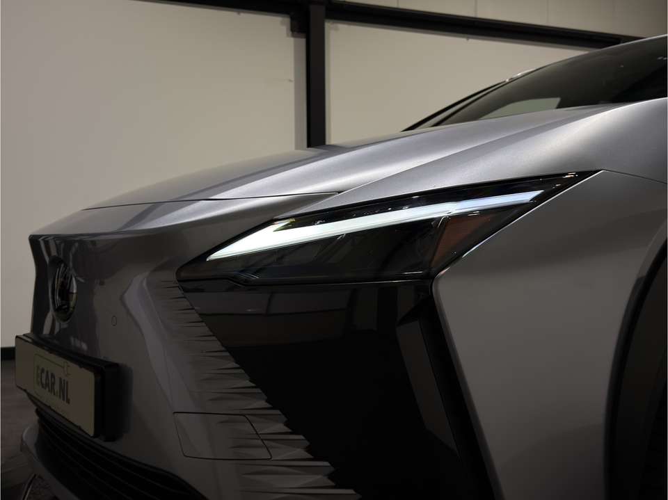 Lexus RZ - Imagem 9