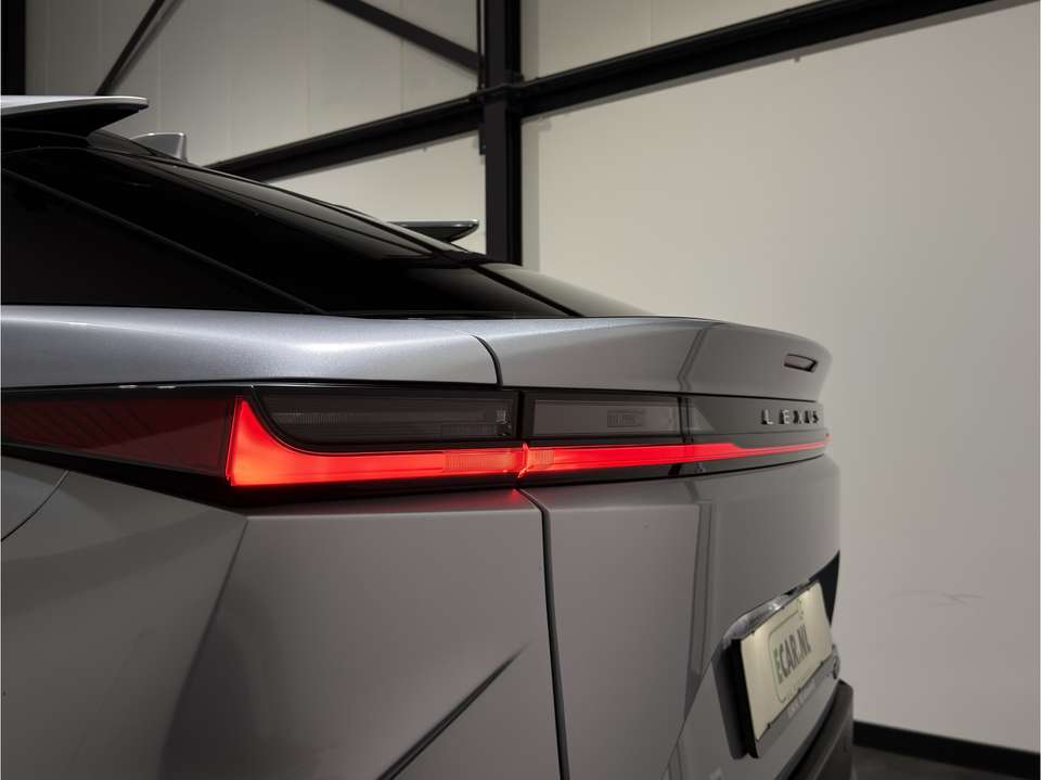 Lexus RZ - Imagem 10