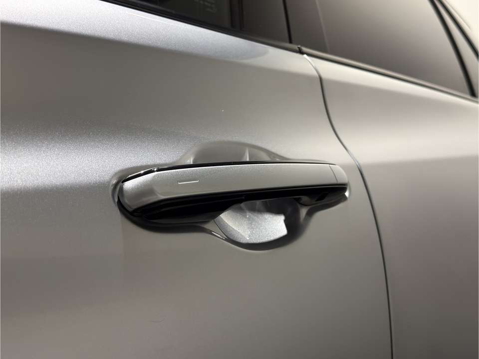 Lexus RZ - Imagem 12