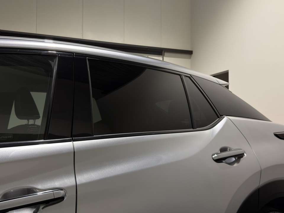 Lexus RZ - Imagem 13