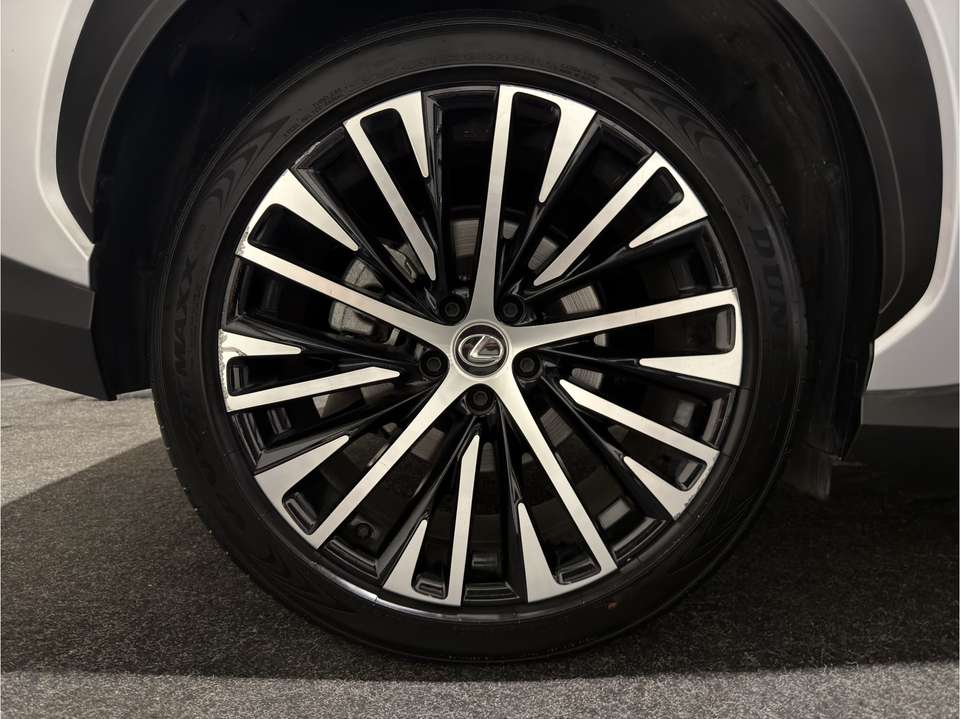 Lexus RZ - Imagem 14
