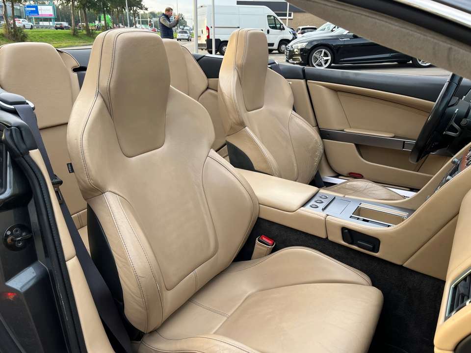 Aston Martin DB9 - Imagem 8