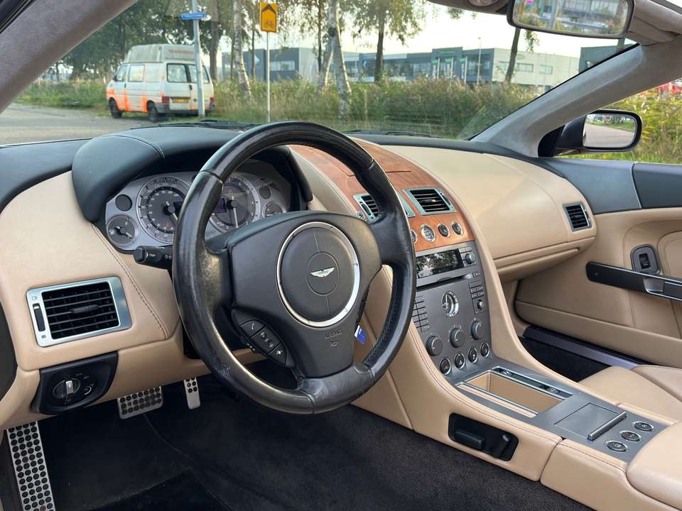 Aston Martin DB9 - Imagem 14