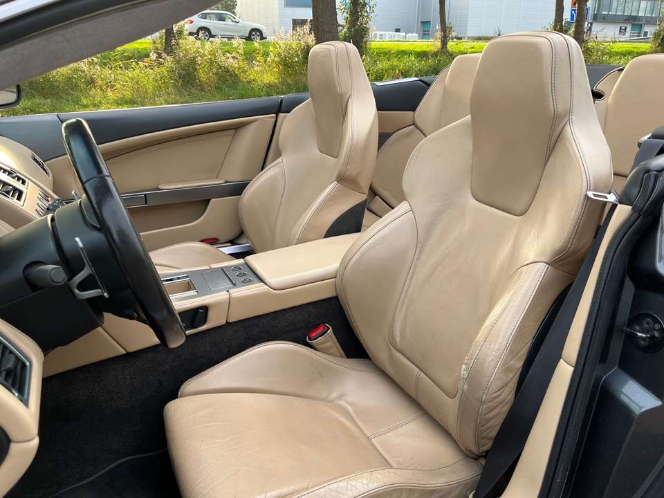 Aston Martin DB9 - Imagem 15