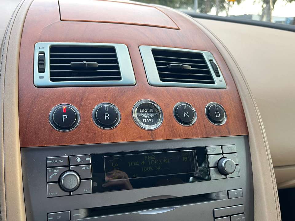 Aston Martin DB9 - Imagem 20